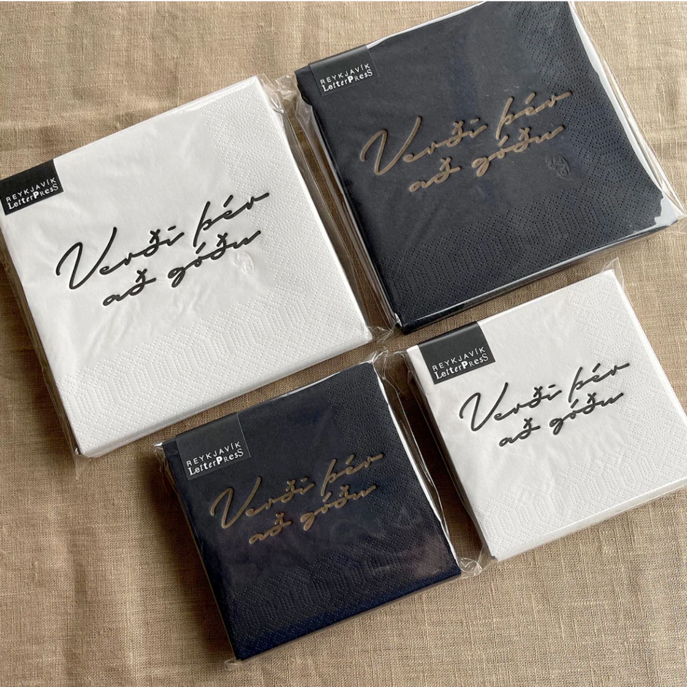 Servíettur - Verði þér að góðu - Svartar m. gull - 24 x 24cm - 20 stk