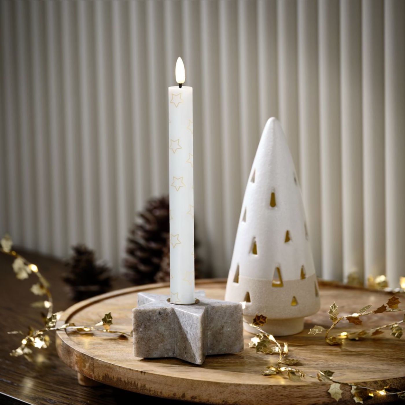 LEIGA - Ljósasería - Gyllt laufblöð - 190 cm